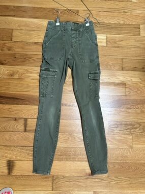 Spanx!! Olive Utility Cargo High-Waist Skinny Pants. These feel great on! Size S